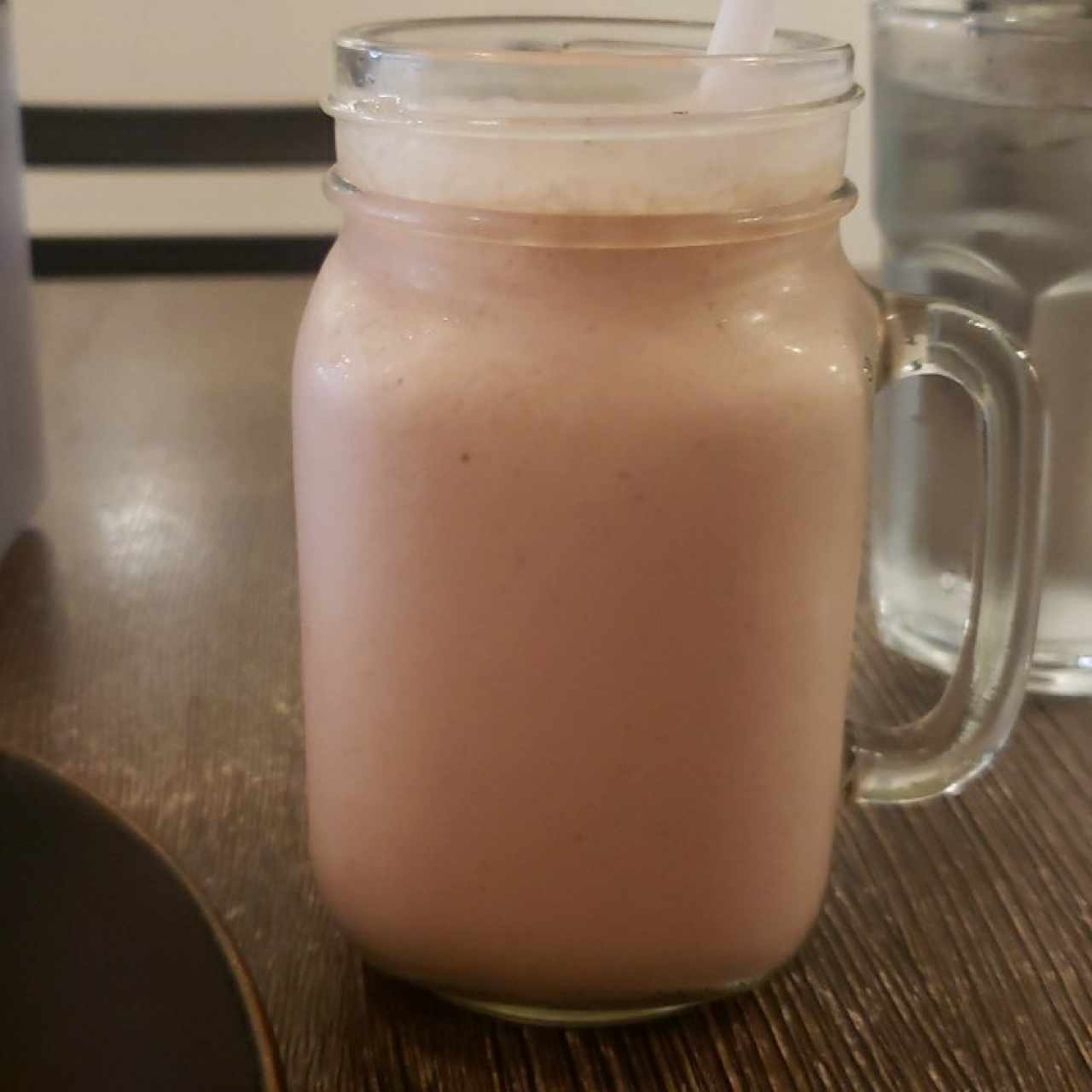 jugo de fresa en leche