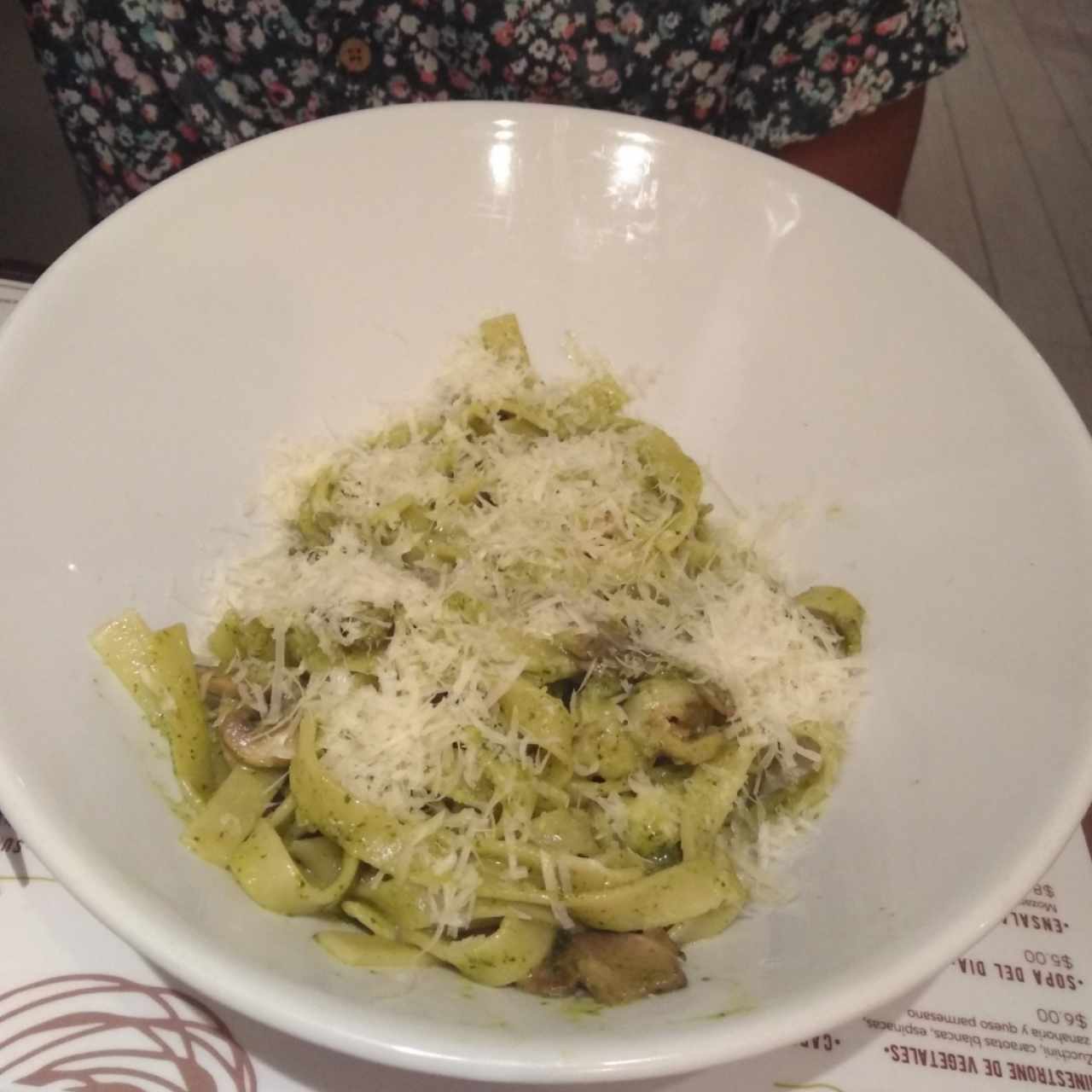 Fettuccine, pesto, hongos y camarones(Salsa a tu Gusto)