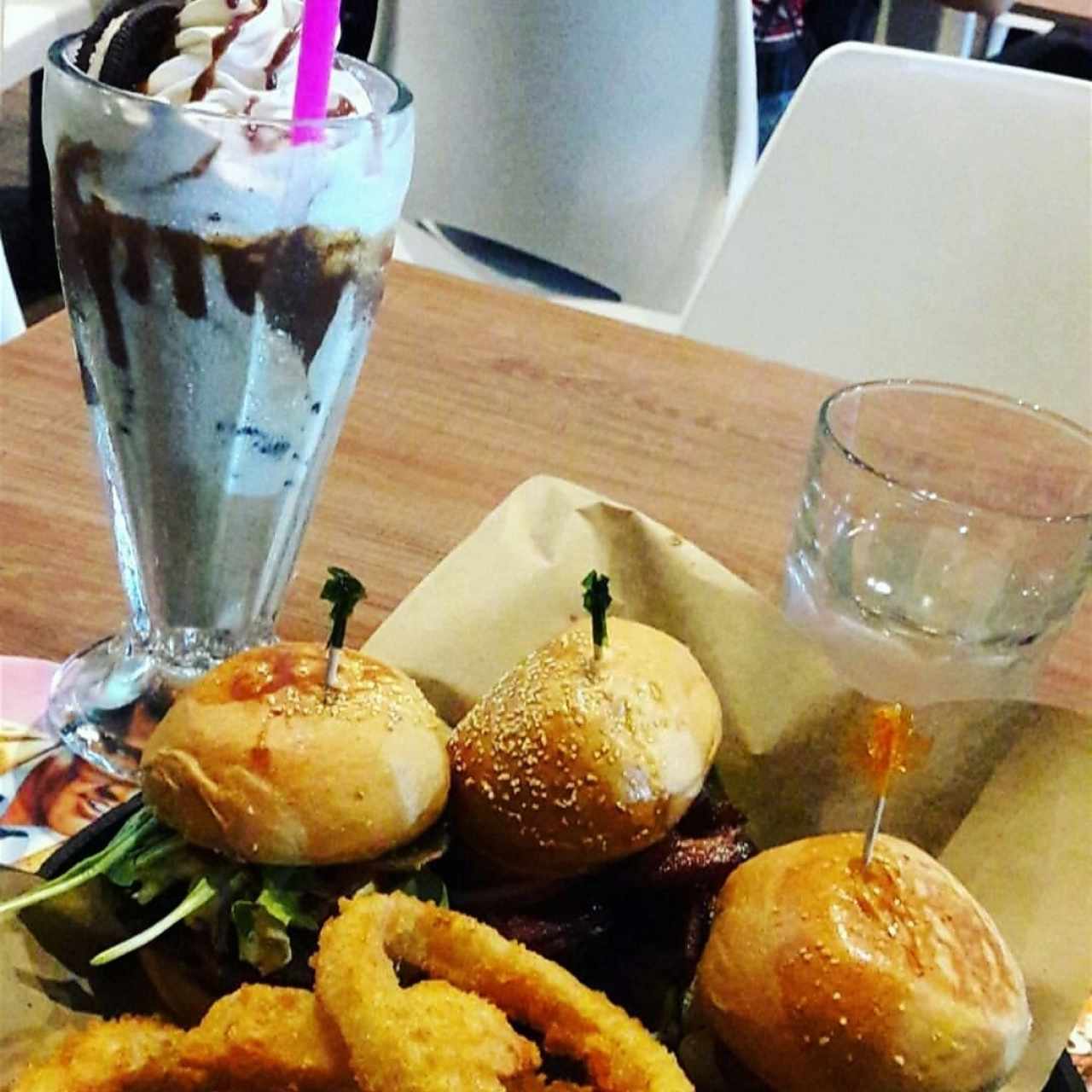 La Trilogía con un Milkshake de Oreo