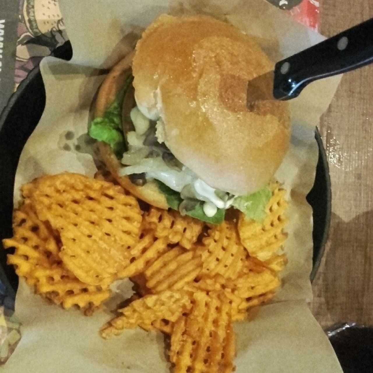 swiss mushroms burger con camote frito