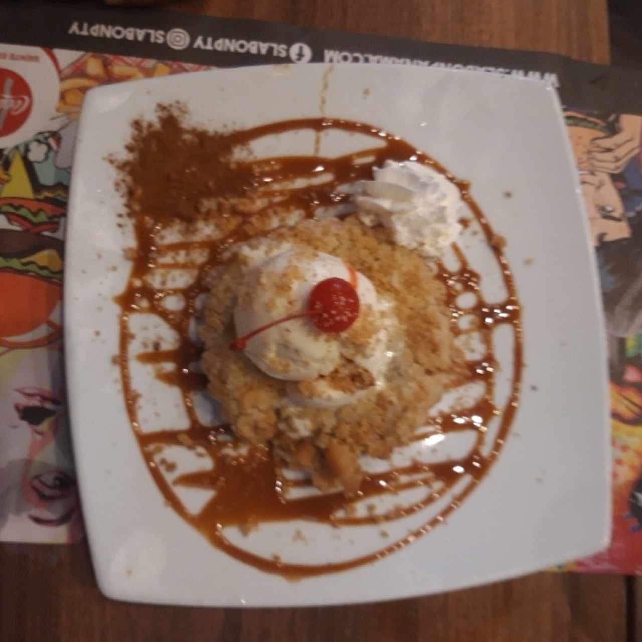 pastel de manzana con helado de vainilla