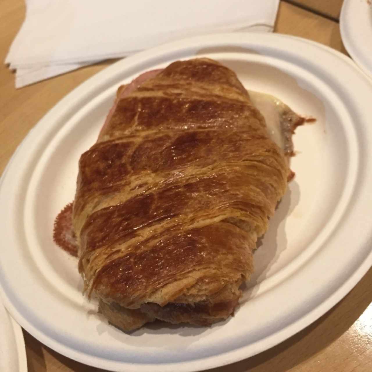 Croissant de Jamón y Queso