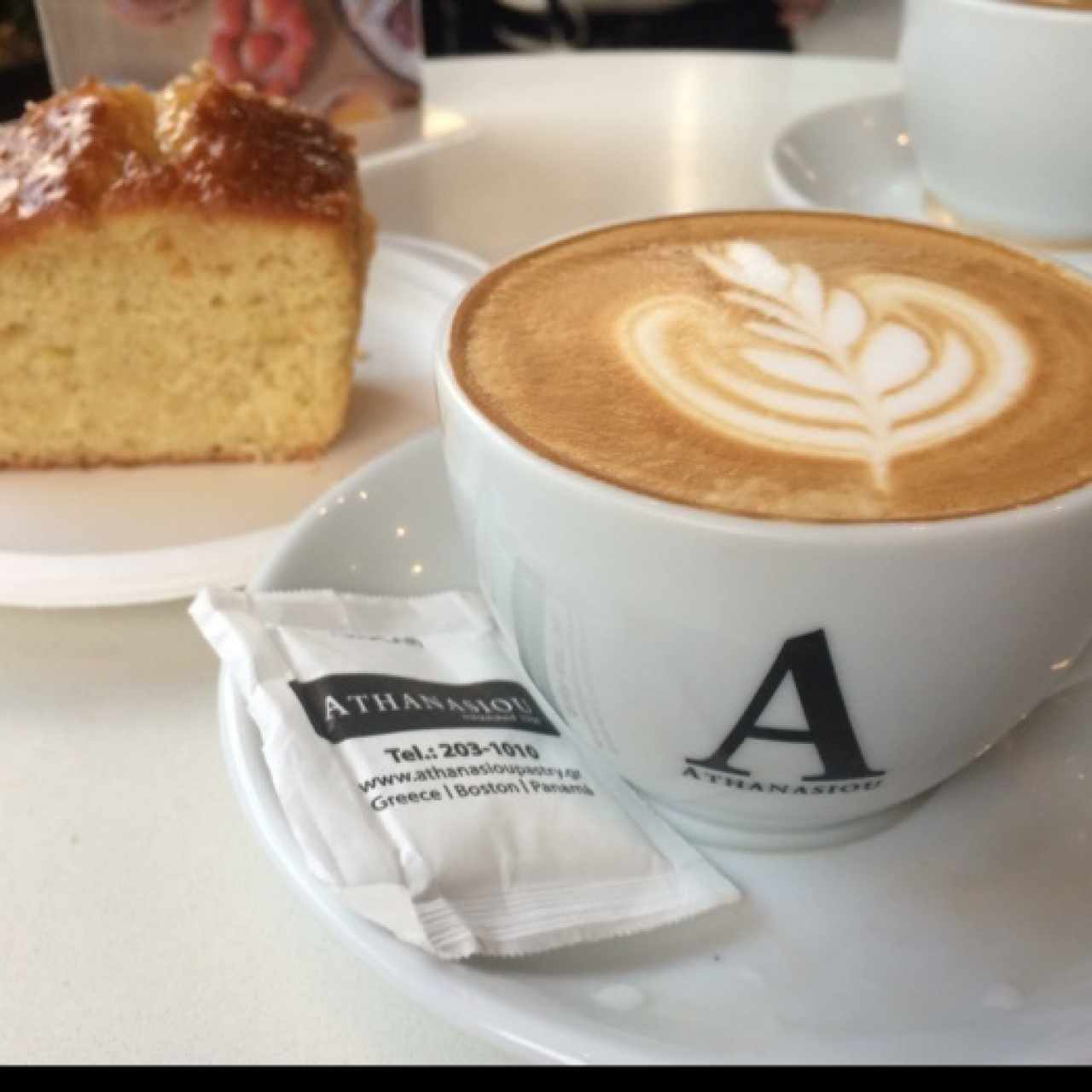 capuccino y bizcocho de limón 