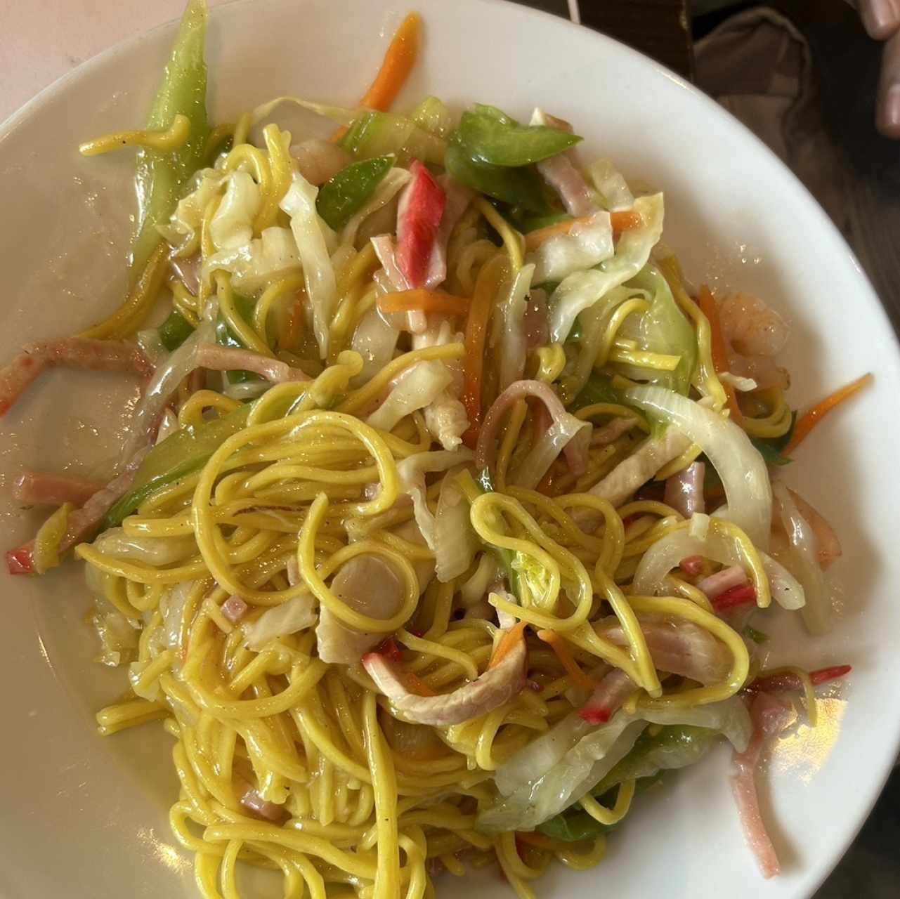 40 - Chow Mein Especial (pollo, puerco, jamón, camarones)