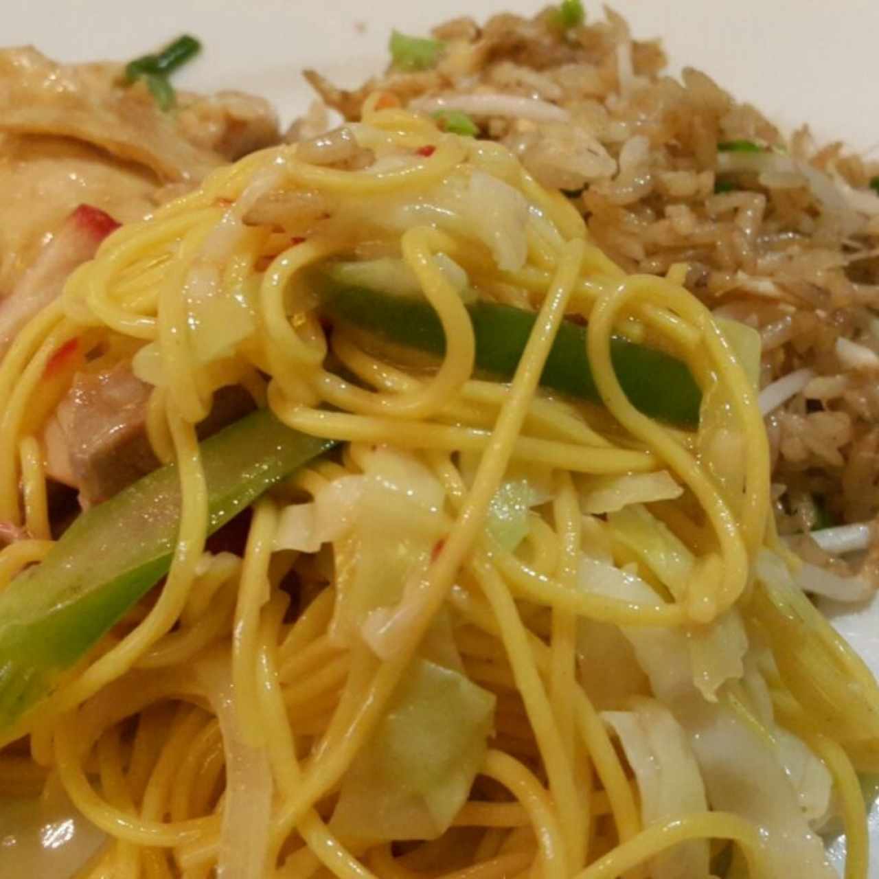 Arroz Especial, Chow Mein de Puerco y Pollo al jengibre con cilantro