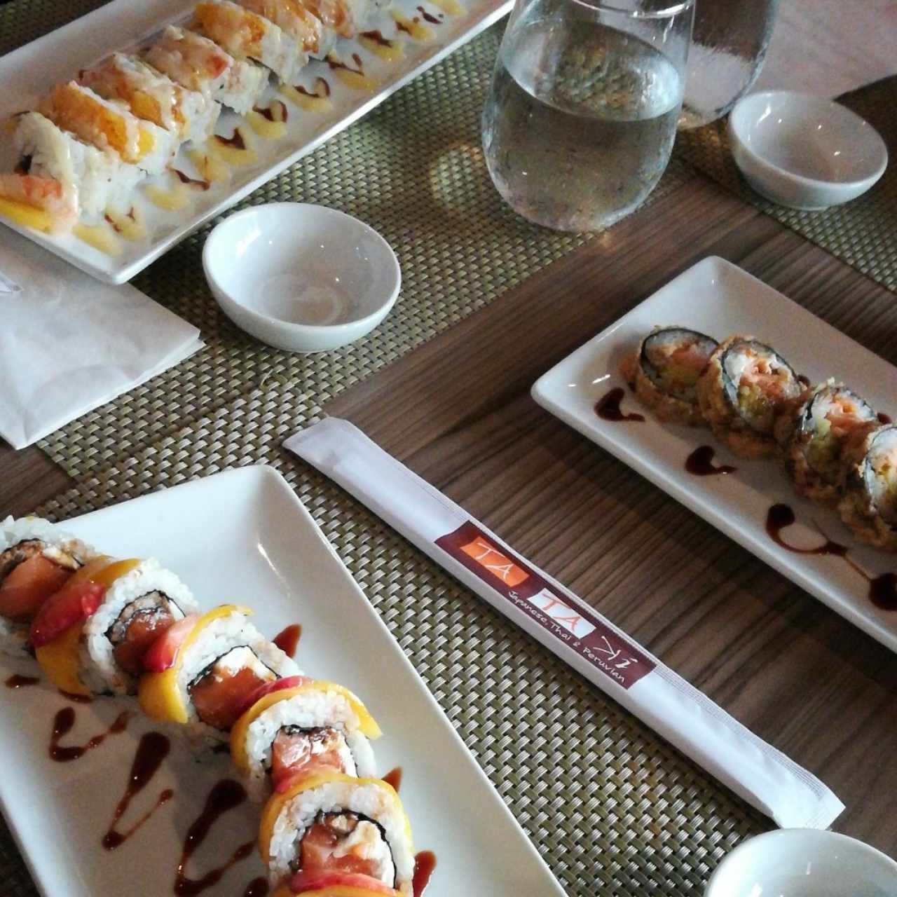 mango roll, tempura y camarón 