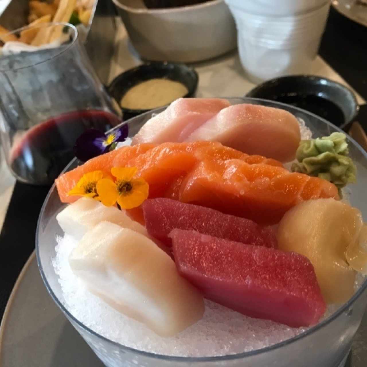Mistura de sashimi (servida sobre base de hielo)