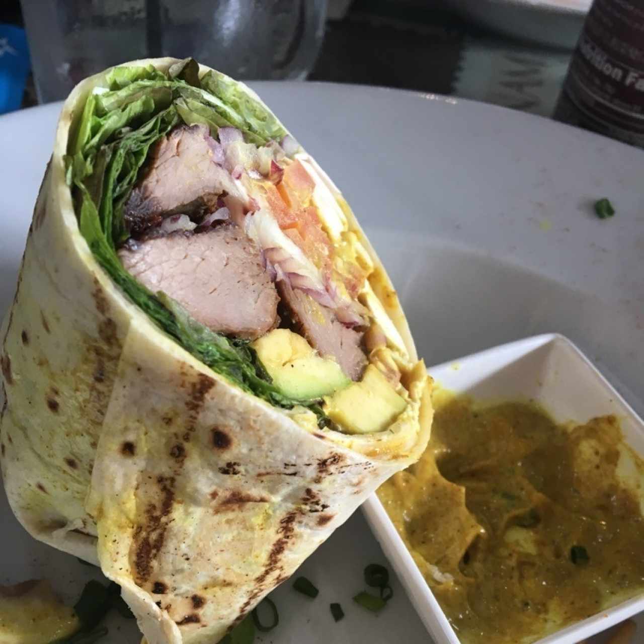 Wrap de filete de res con salsa de curry