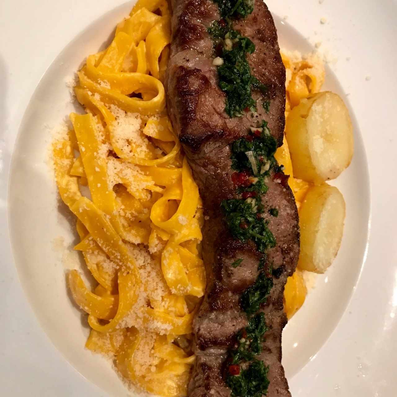 Fettuccine huancaina con Filete