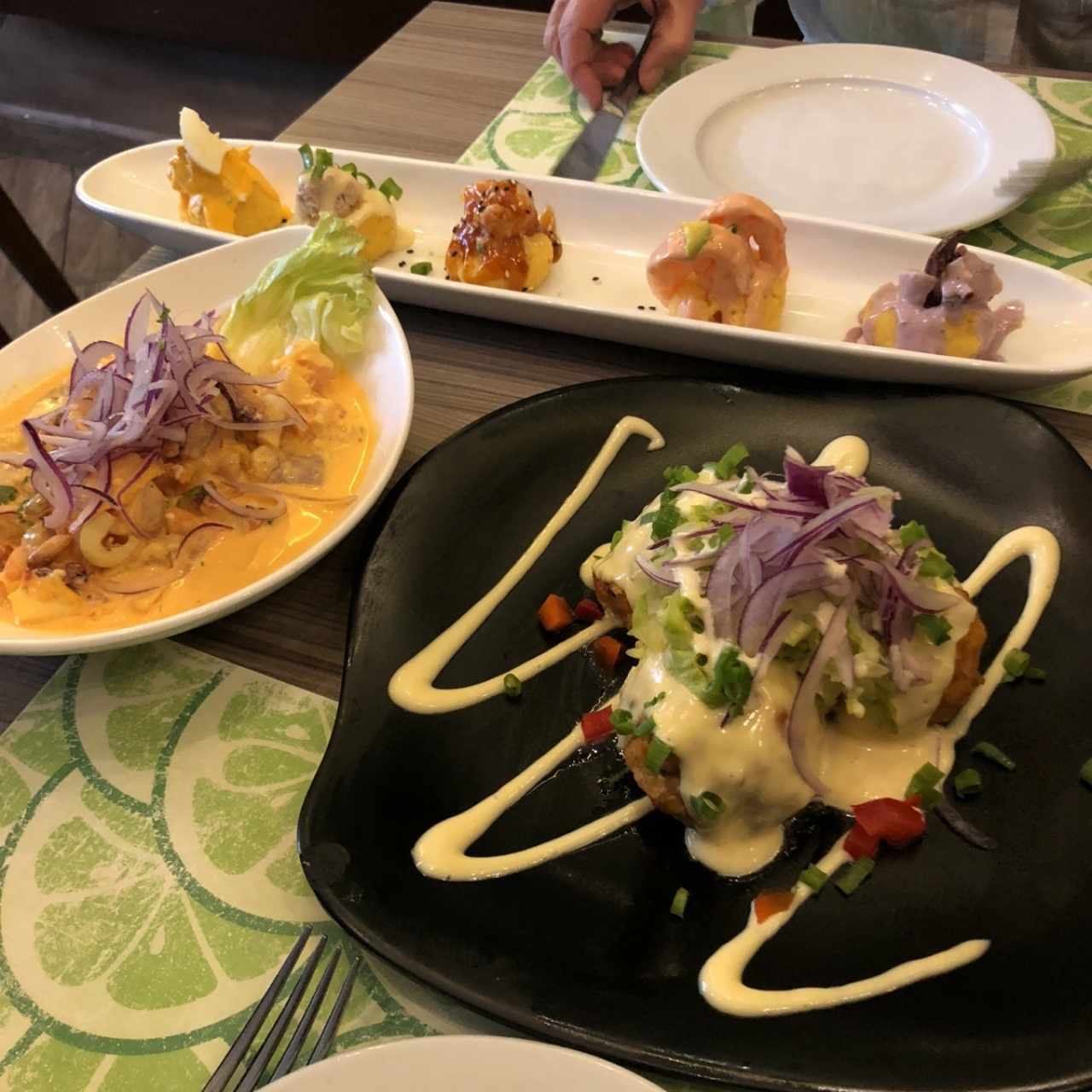 causas, leche de tigre y ceviche frito.