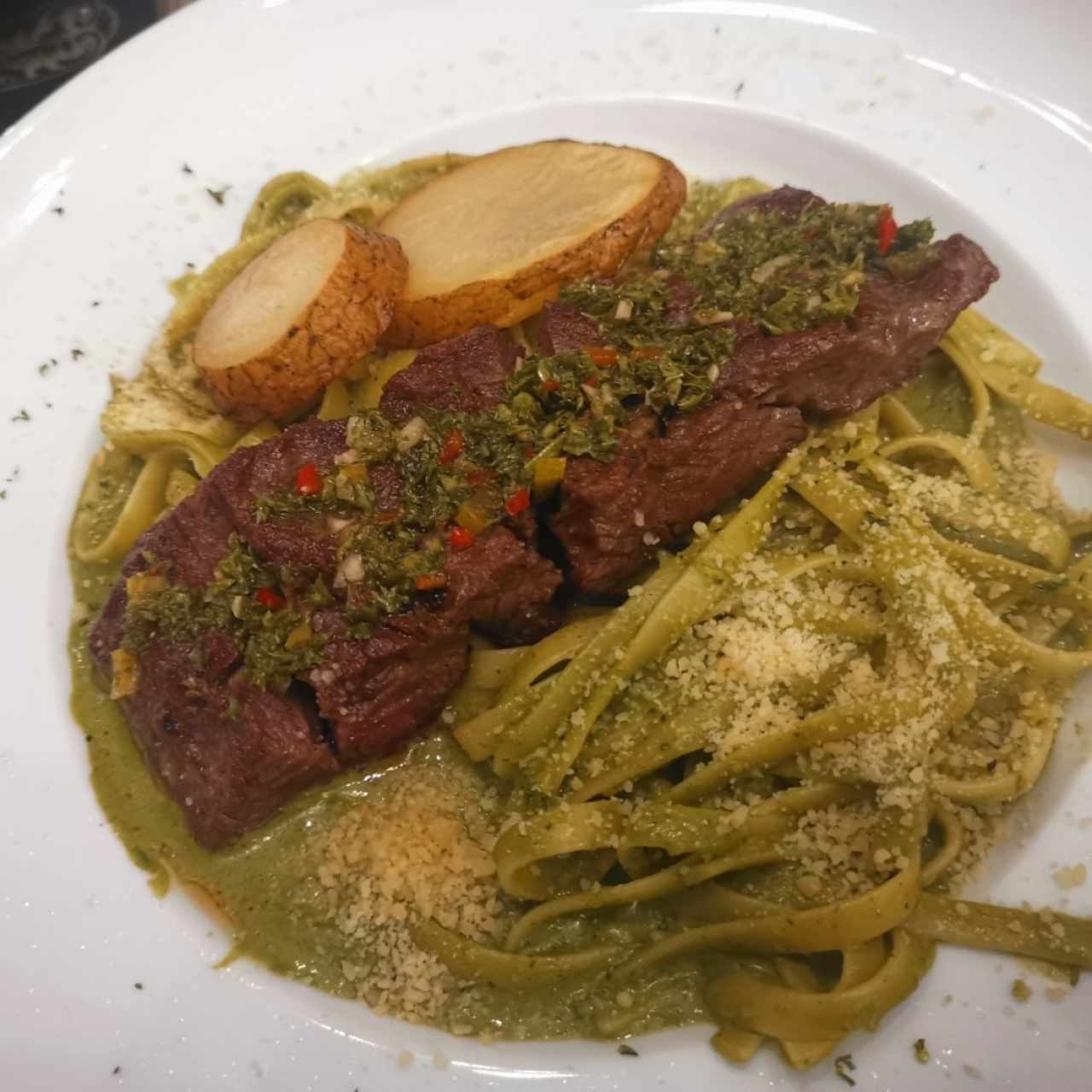 La carne deliciosa la paste sabor poco fuerte.3.5