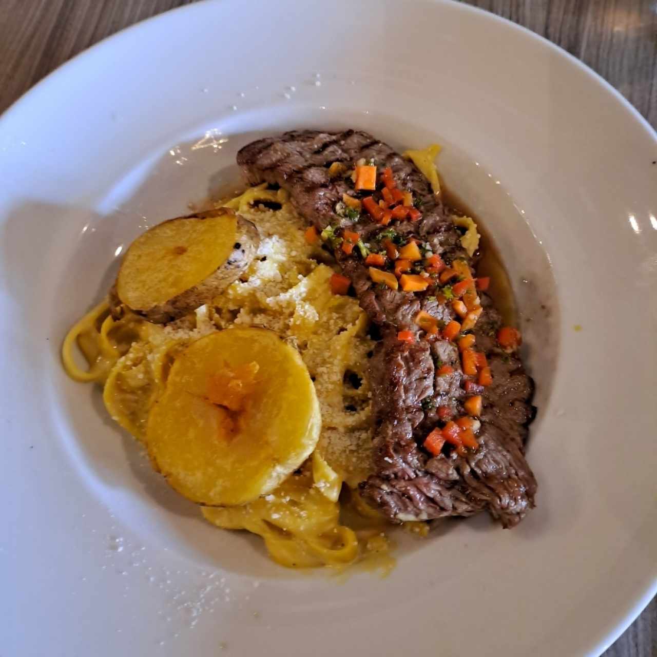 Platos Principales - Tallarín Saltado