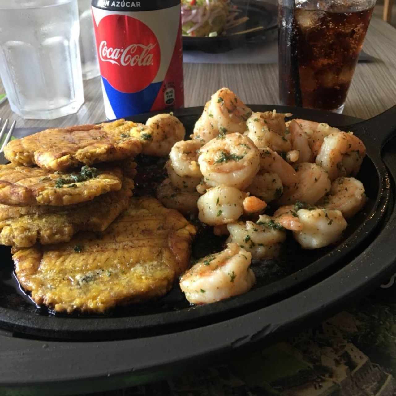 camarones al ajillo con patacon