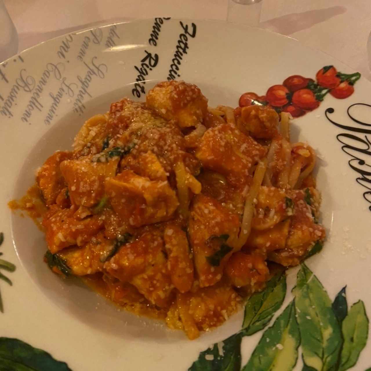 Linguini con Pollo en salsa pomodoro