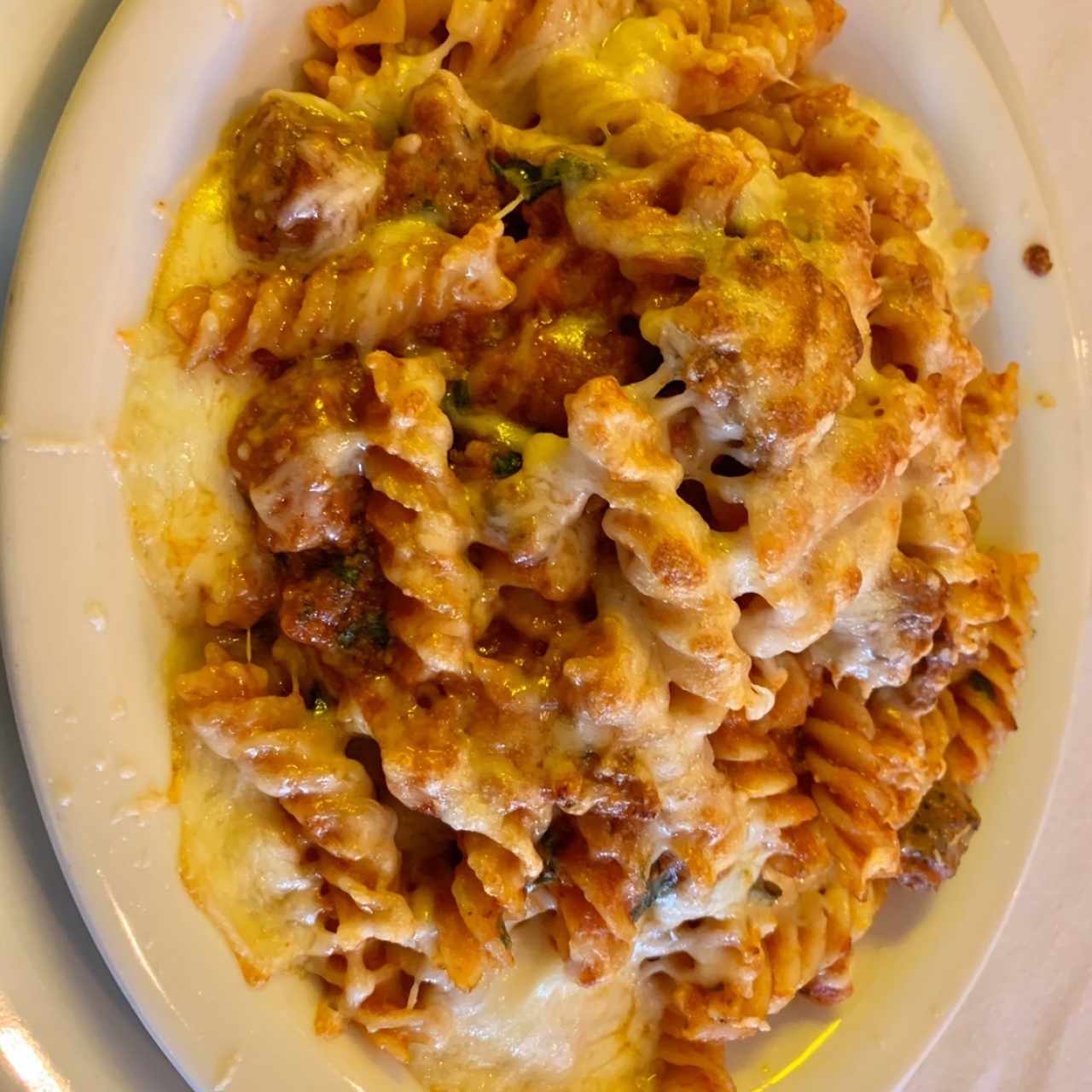 Pasta al Forno (Fussilli con Ragú de Salchicha Italiana Gratinada con Queso Mozzarella y Queso Parmigiano  Reggiano) 