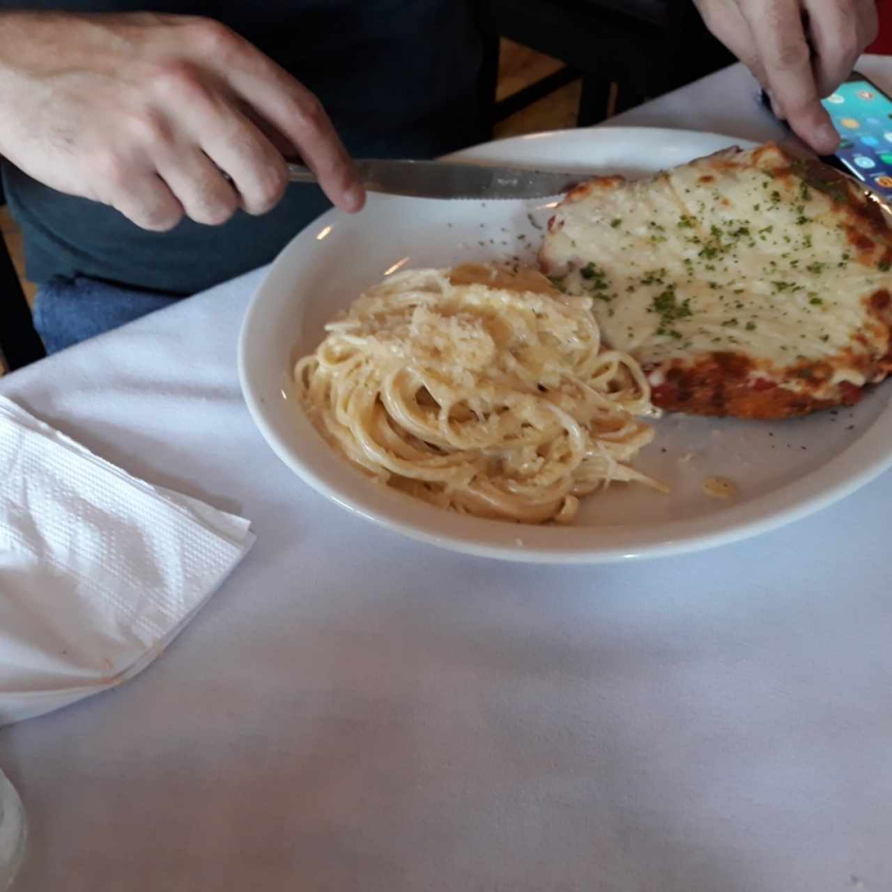 parmeggiana de pollo con spaghetri