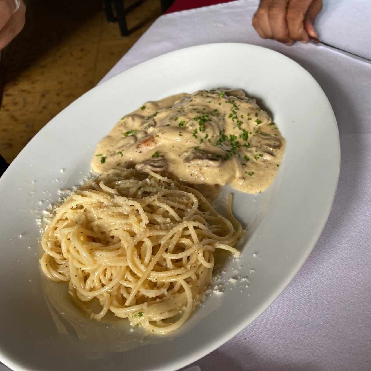 pasta al oleo con pollo funghi