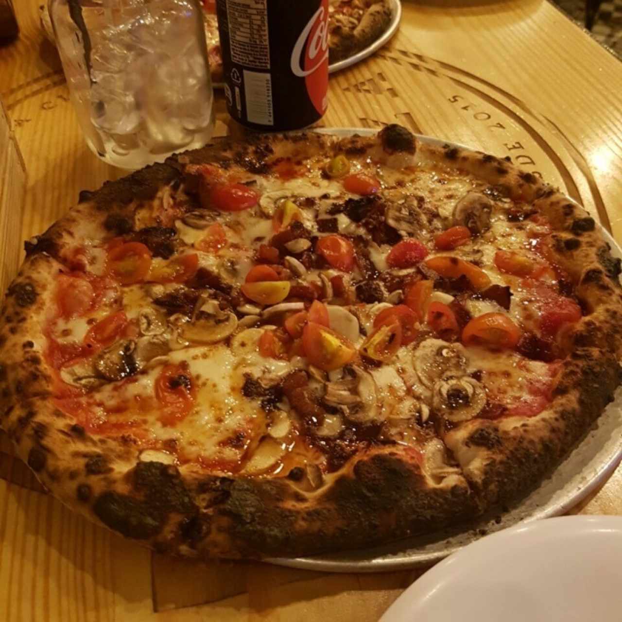 Pizza de Bacon, Hongos y Tomate Cherry