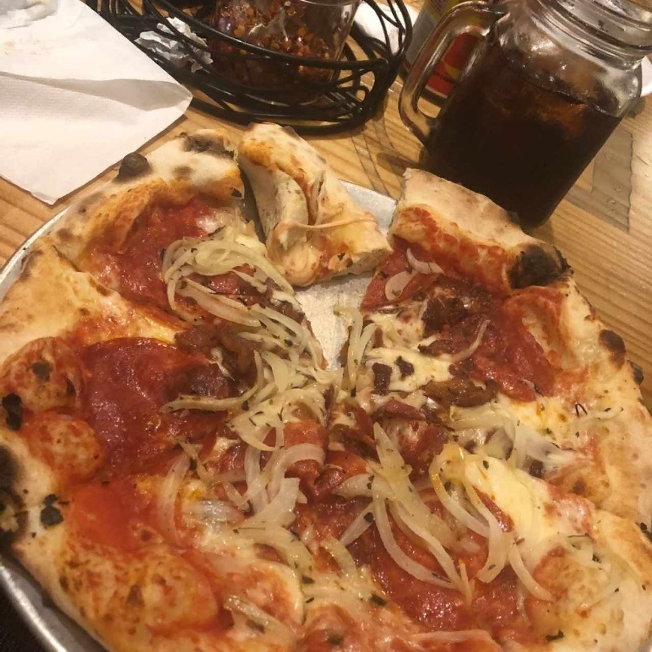 Pizza de Peperoni y Bacon con cebolla en Romero