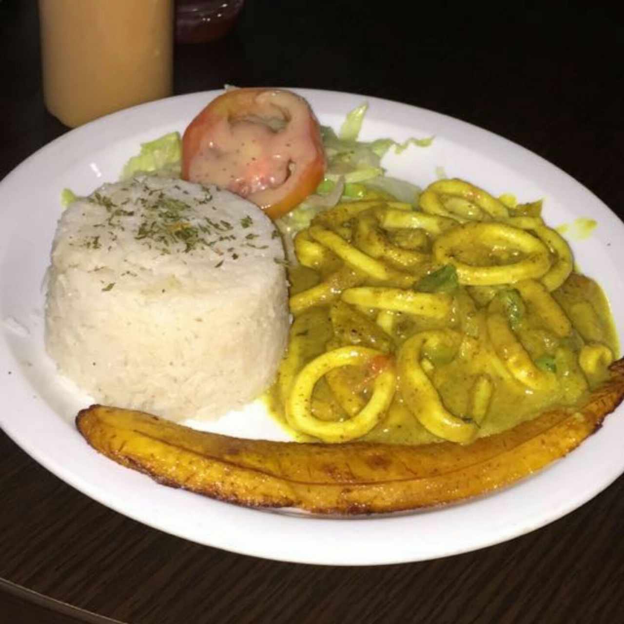 Calamares al curry con arroz con coco