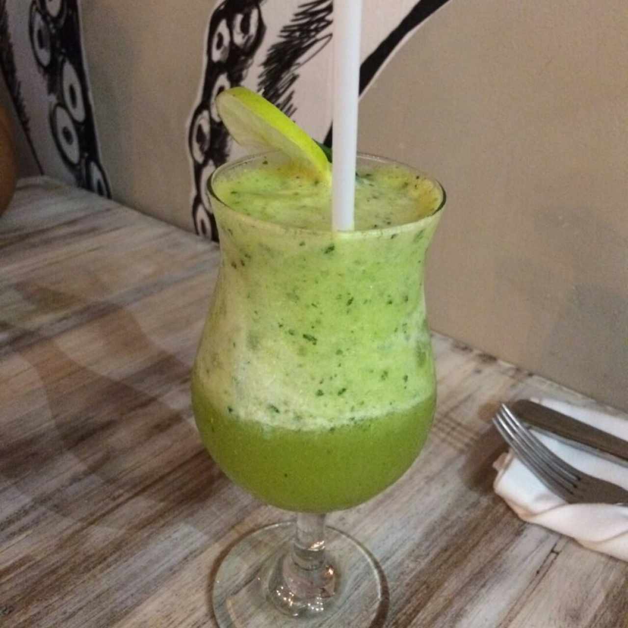 Jugo de piña y albahaca 