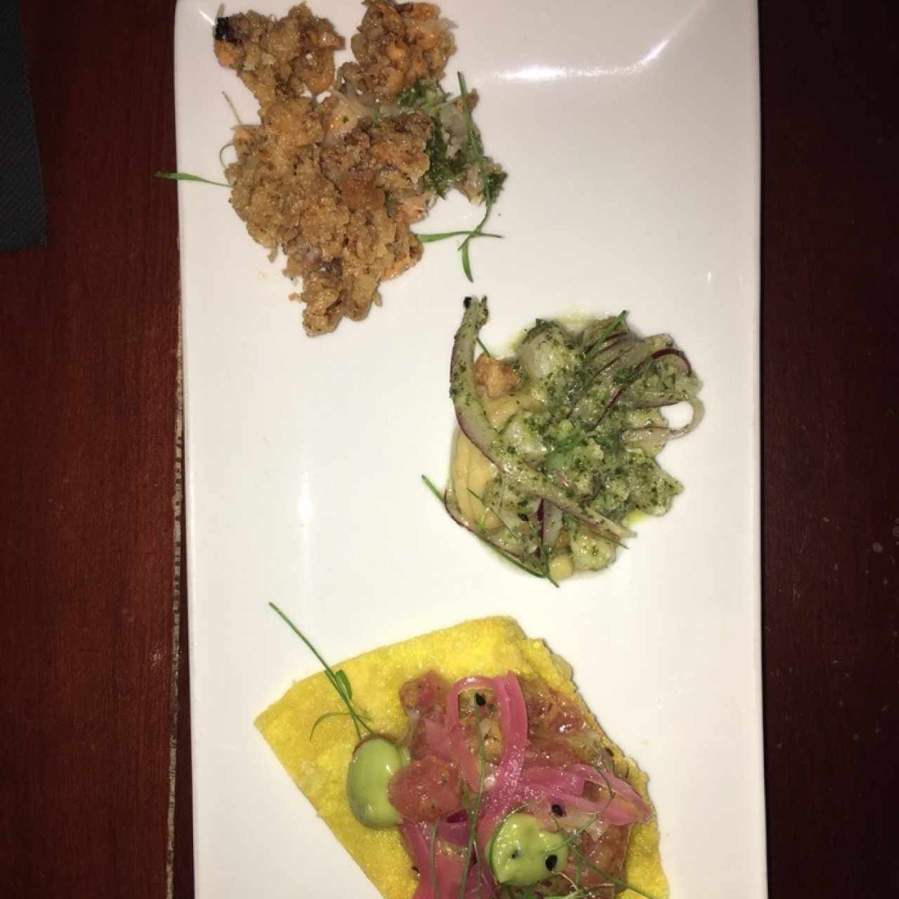 3 entradas: tartar de tuna, ceviche verde y arañitas