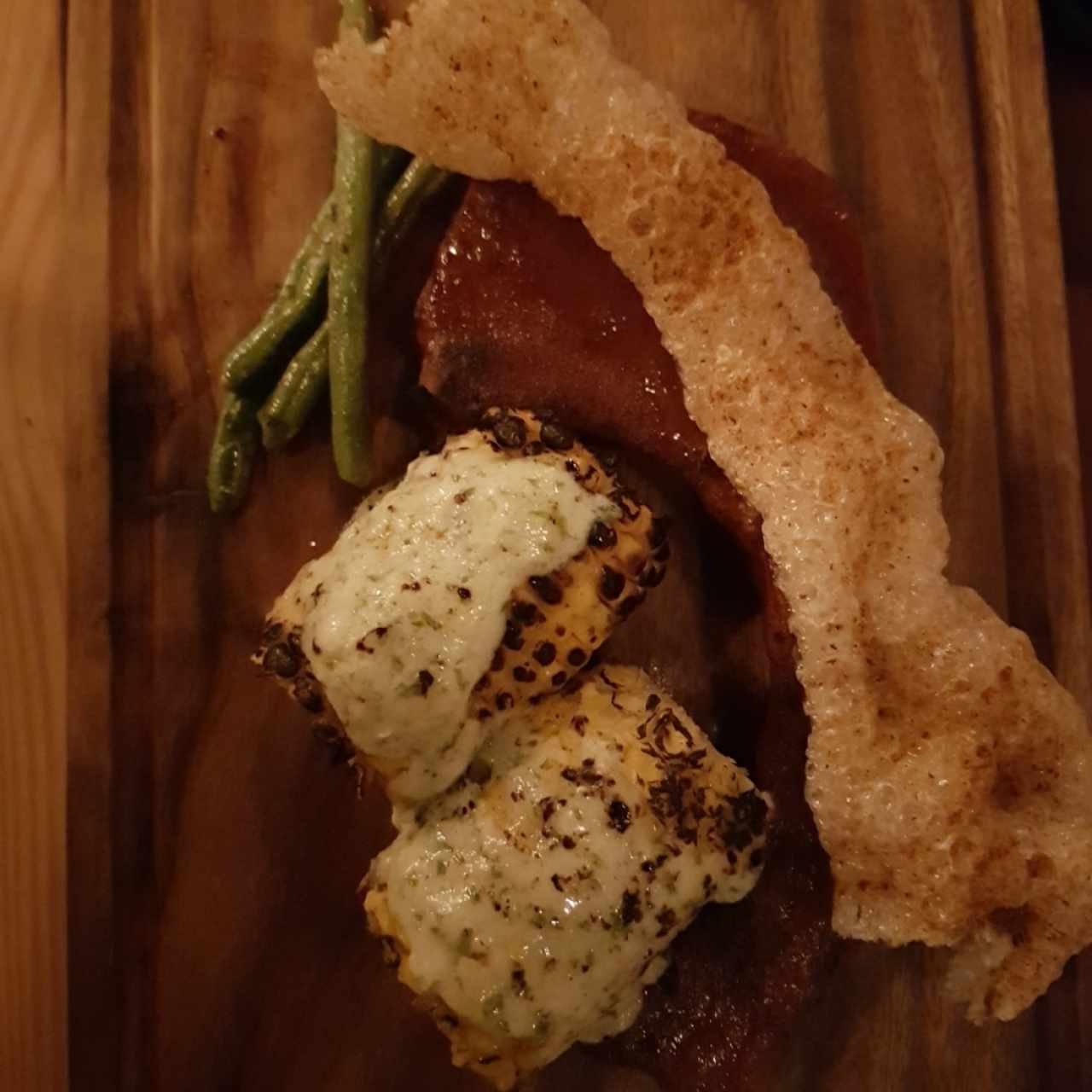 Puerco con mazorca y chicharrón 