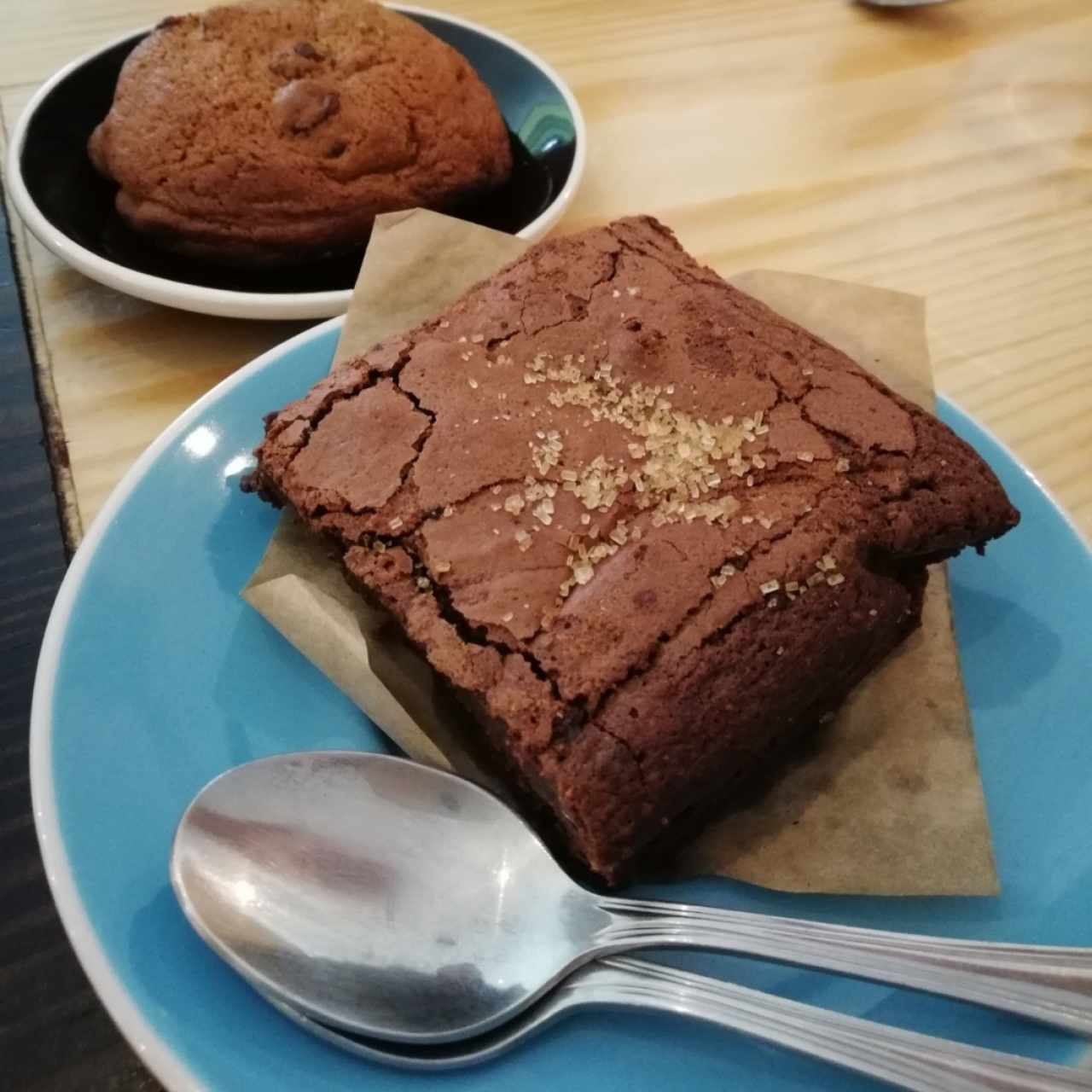 Brownie y galleta con chips de chocolate