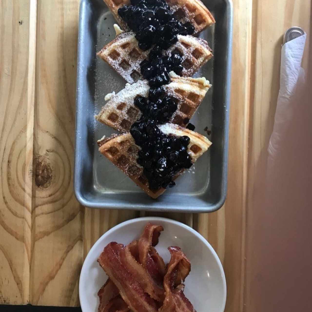 waffles con bacon