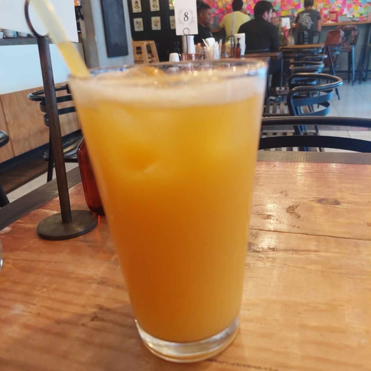 Jugo piña, limón y zanahoria