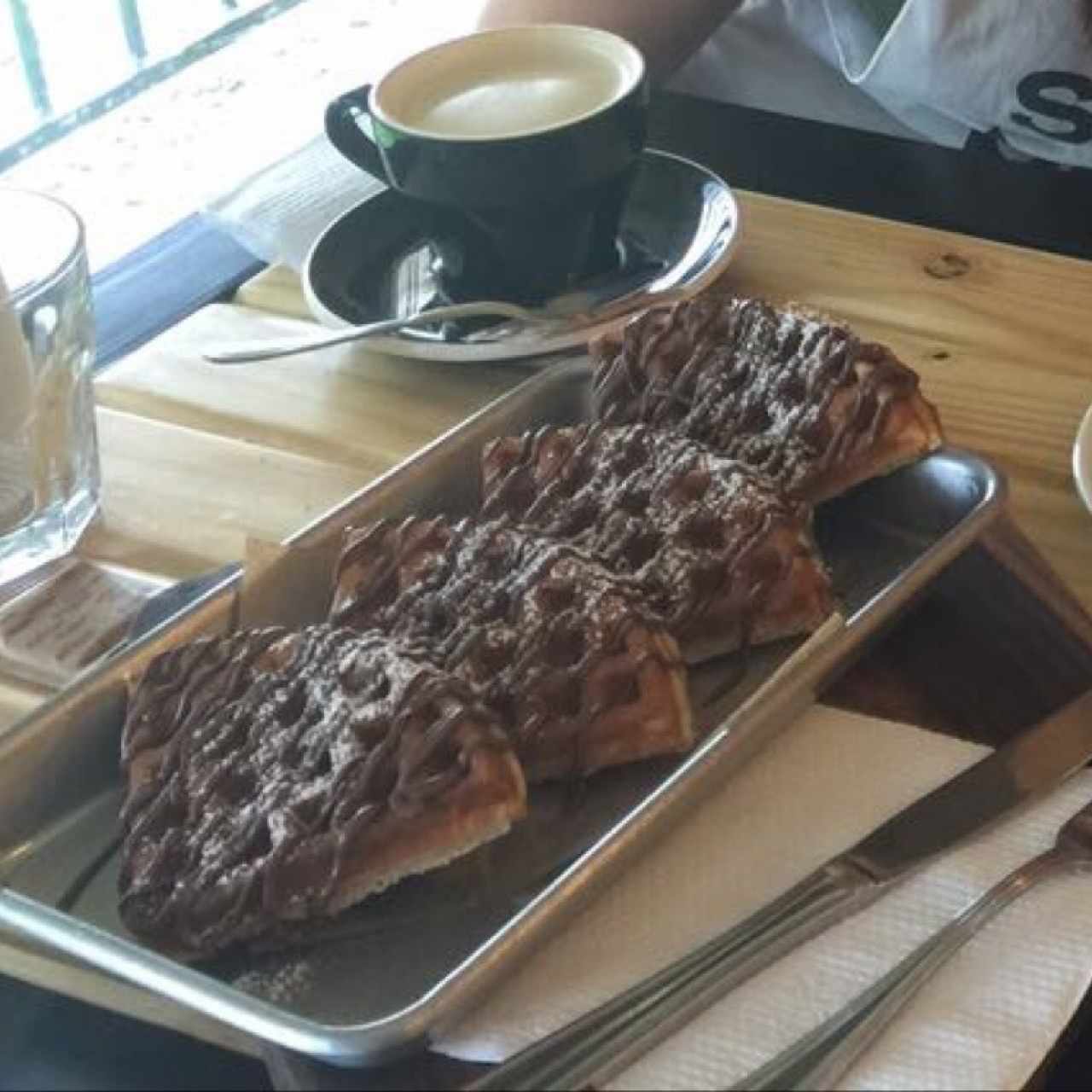 waffles de nutella y café con leche!