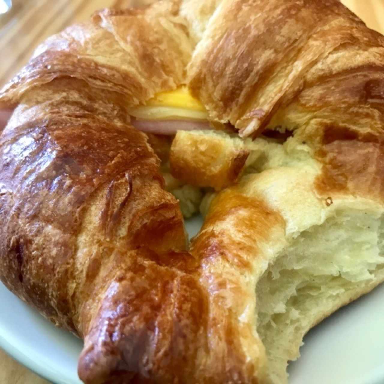 Croissant de Jamon y Queso