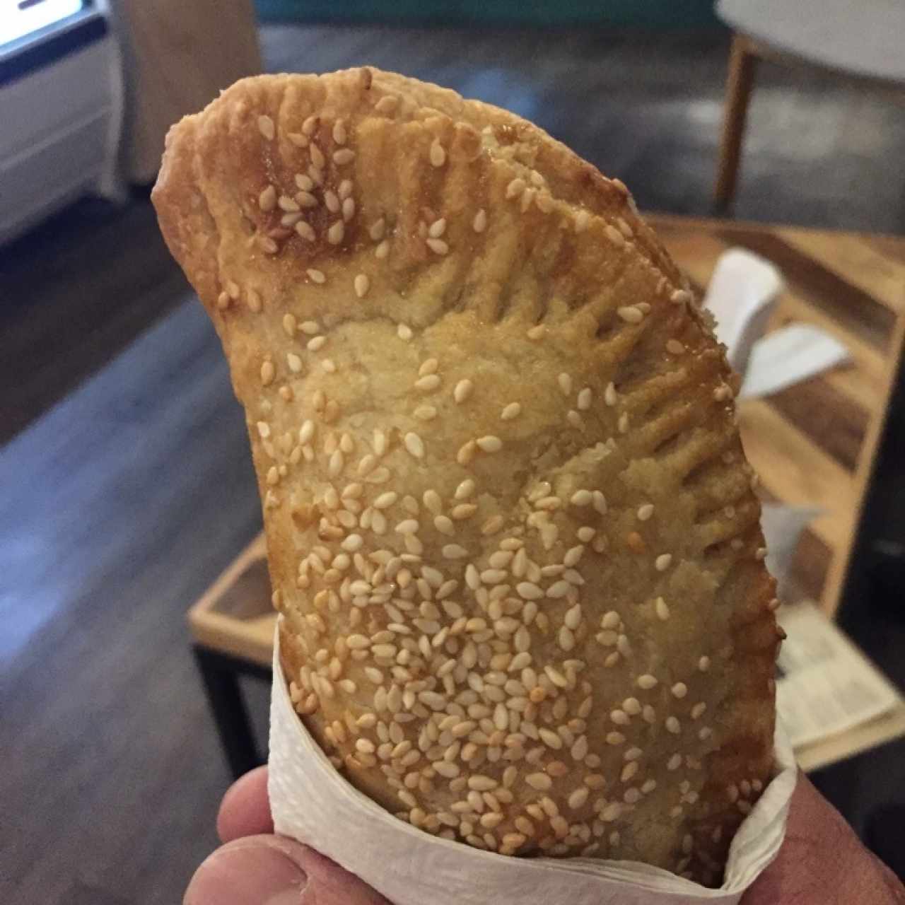 Empanada de Pollo Buffalo recién horneado