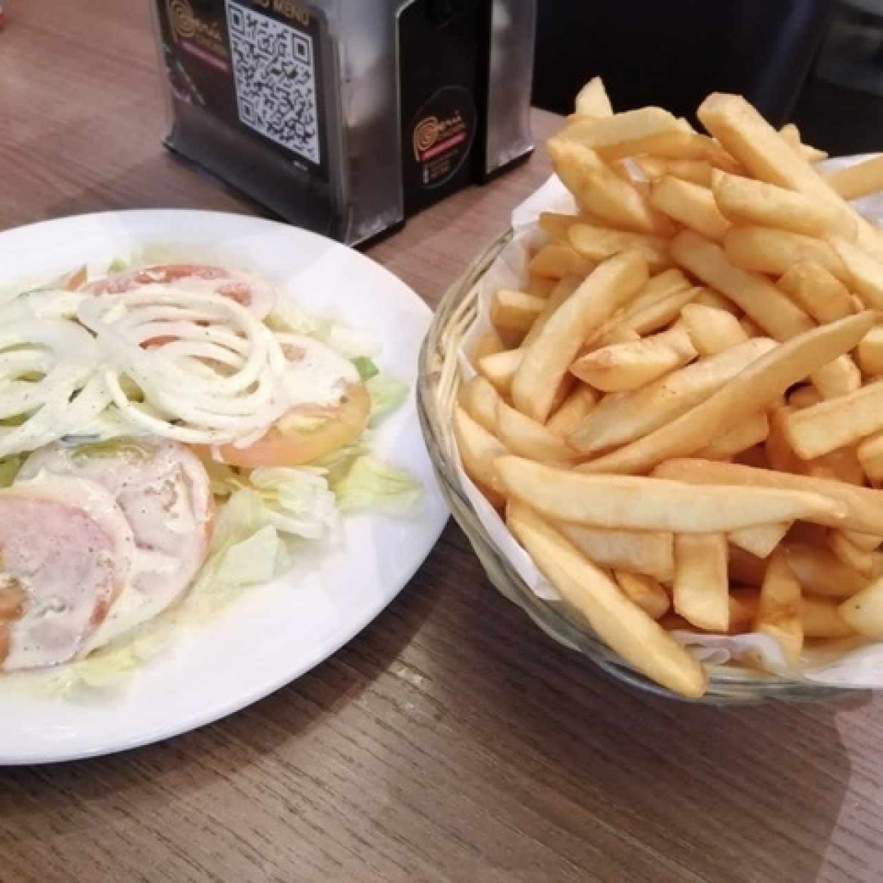 Ensalada de Lechuga, Tomate, Pepino y Cebolla