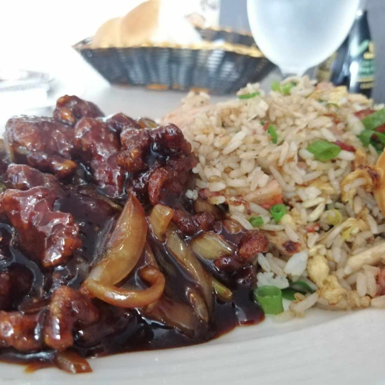Mongolian beef con arroz especial