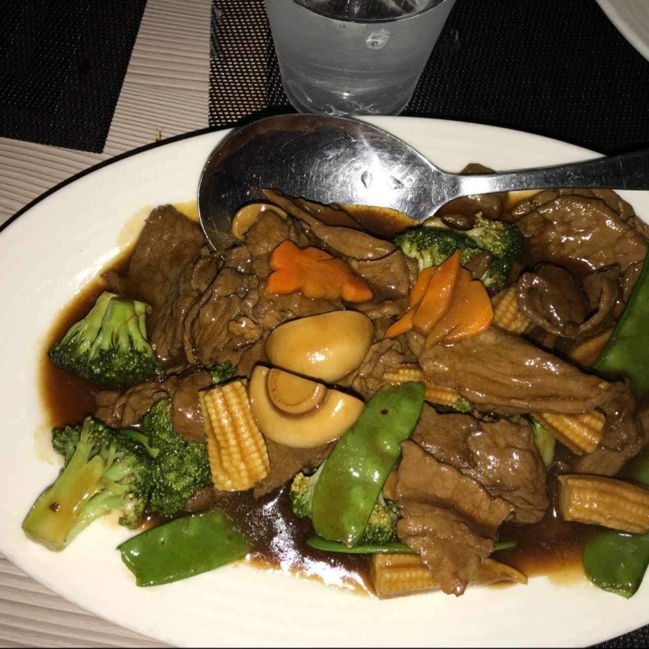 carne con brocoli y jojoticos chinos 