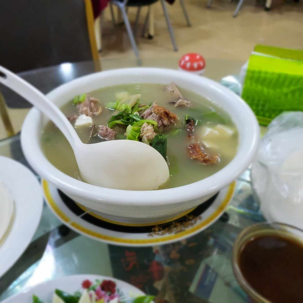 sopa de hueso de pato pekin