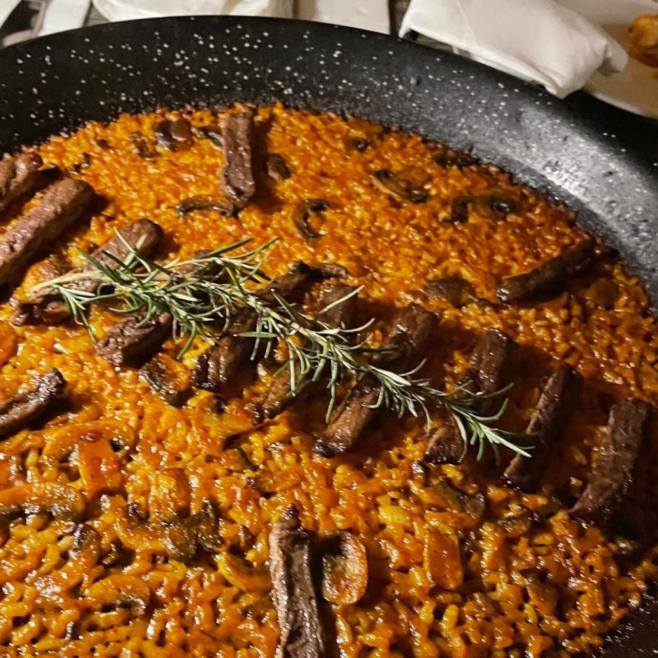 paella con entraña