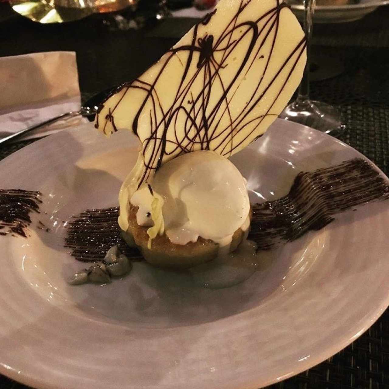 Brownie con helado de vainilla