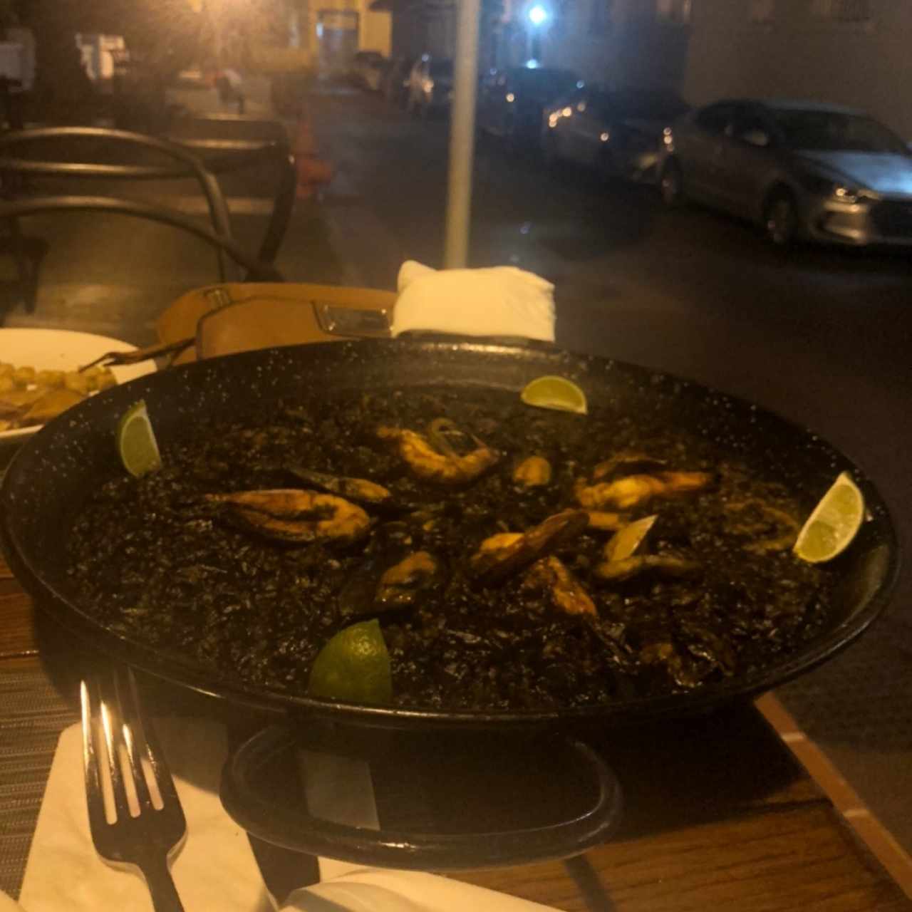 Paellas - Arroz Negro Cascomar (la foto no le hace justicia al plato 😜)
