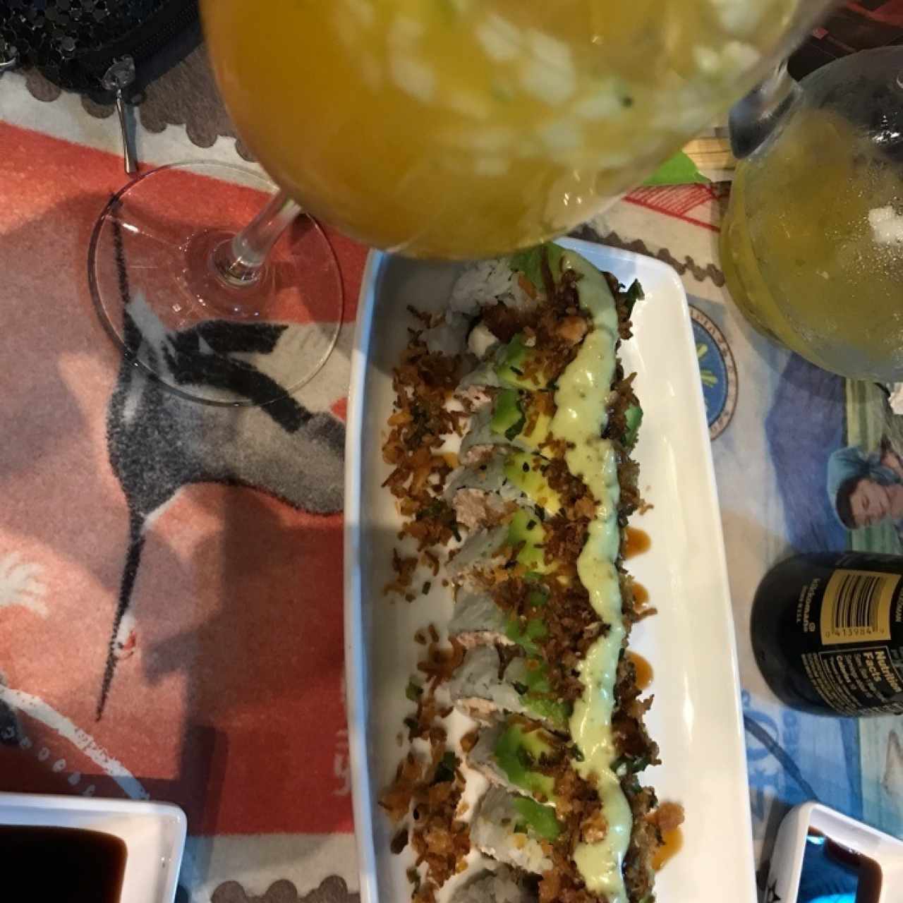 roll Komodo crocante con sangria de mango