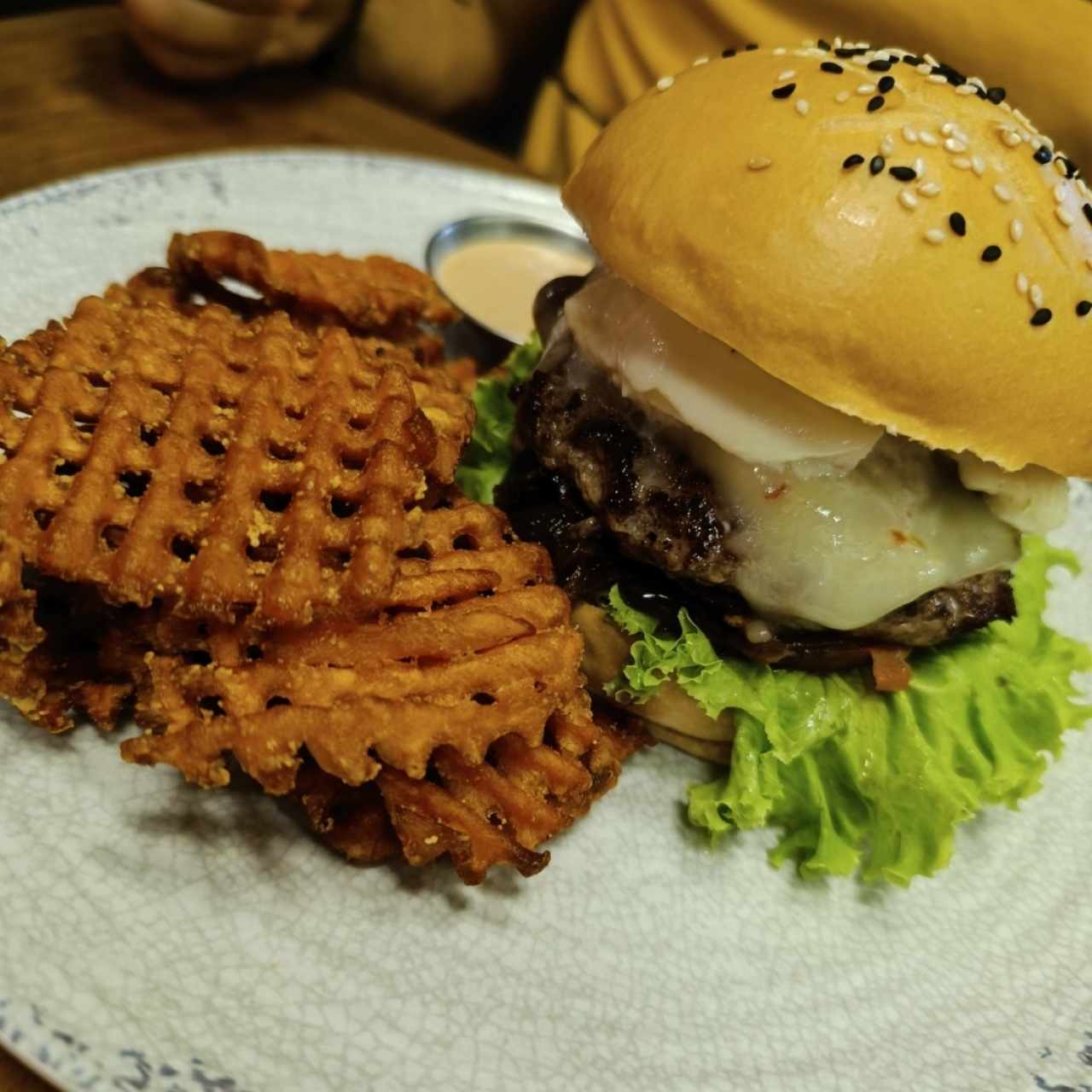 Hamburguesa "león burger" creada por uno mismo con Camote