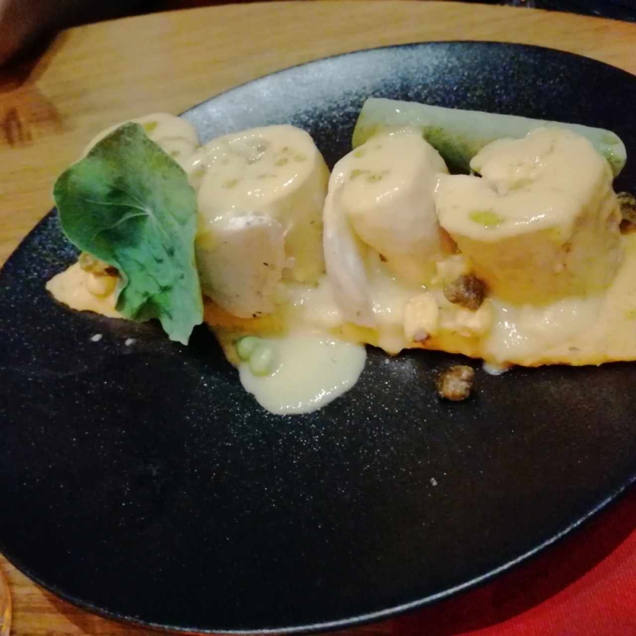 Pollo con maíz y aceite de culantro