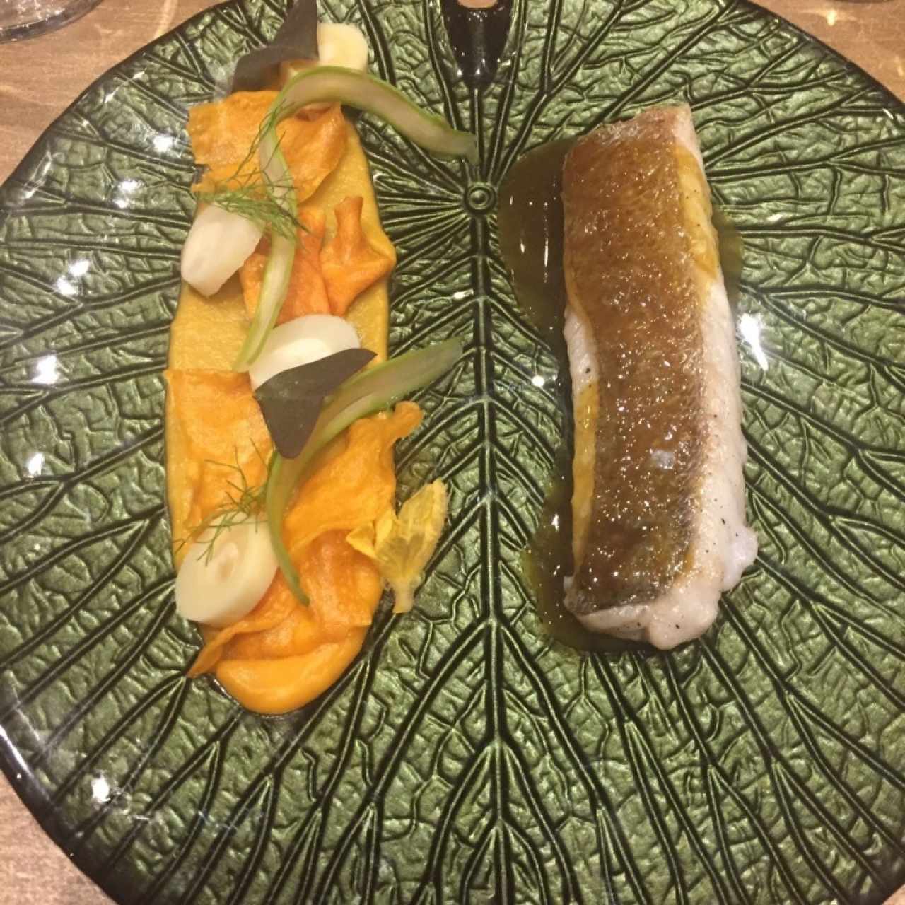 Corvina en salsa de azafrán, palmito y camote