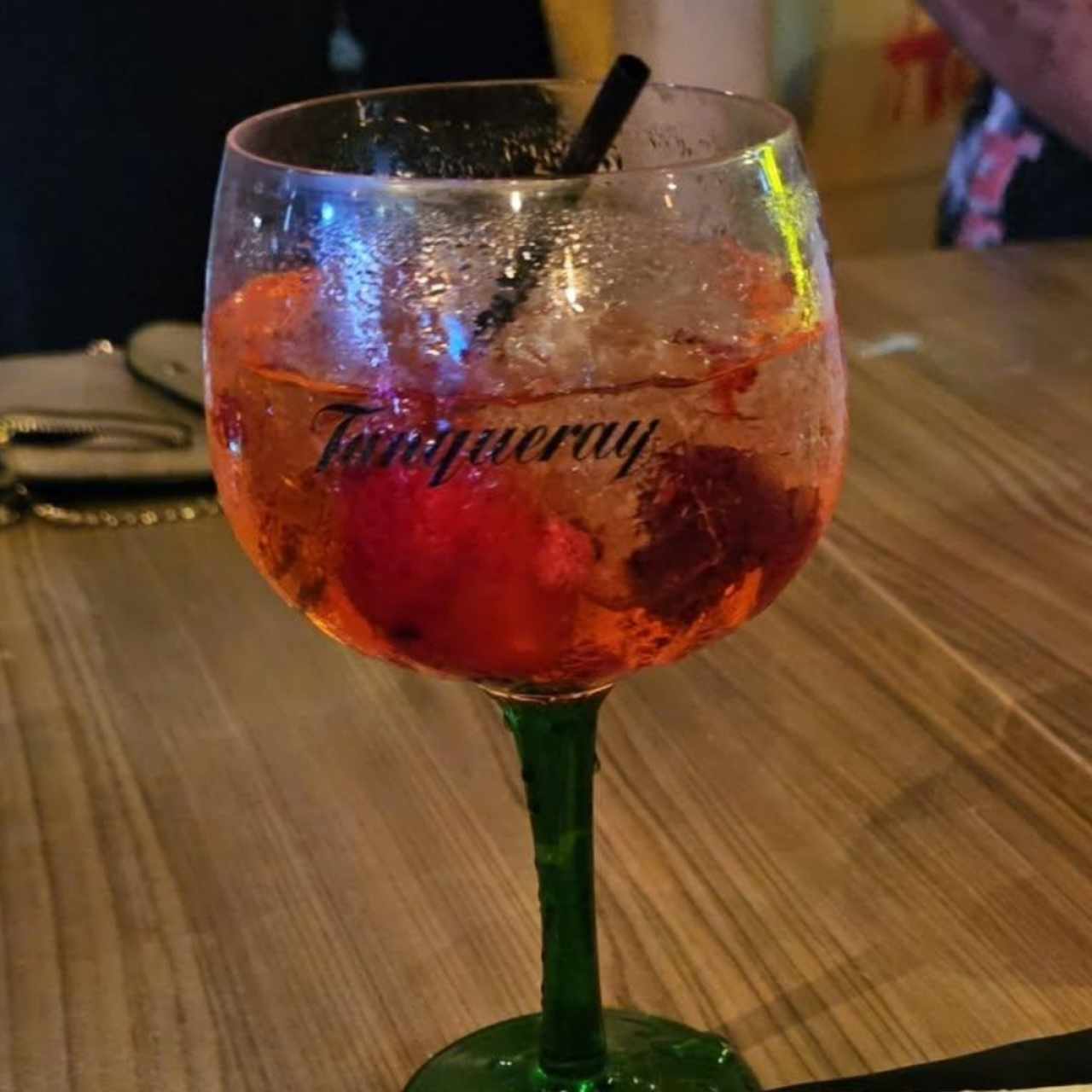 Gin tanqueray de frutos rojos