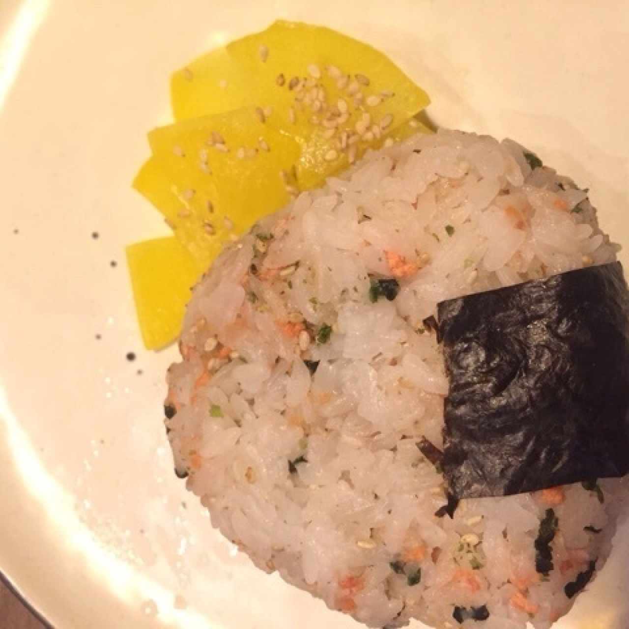 onigiri de salmón