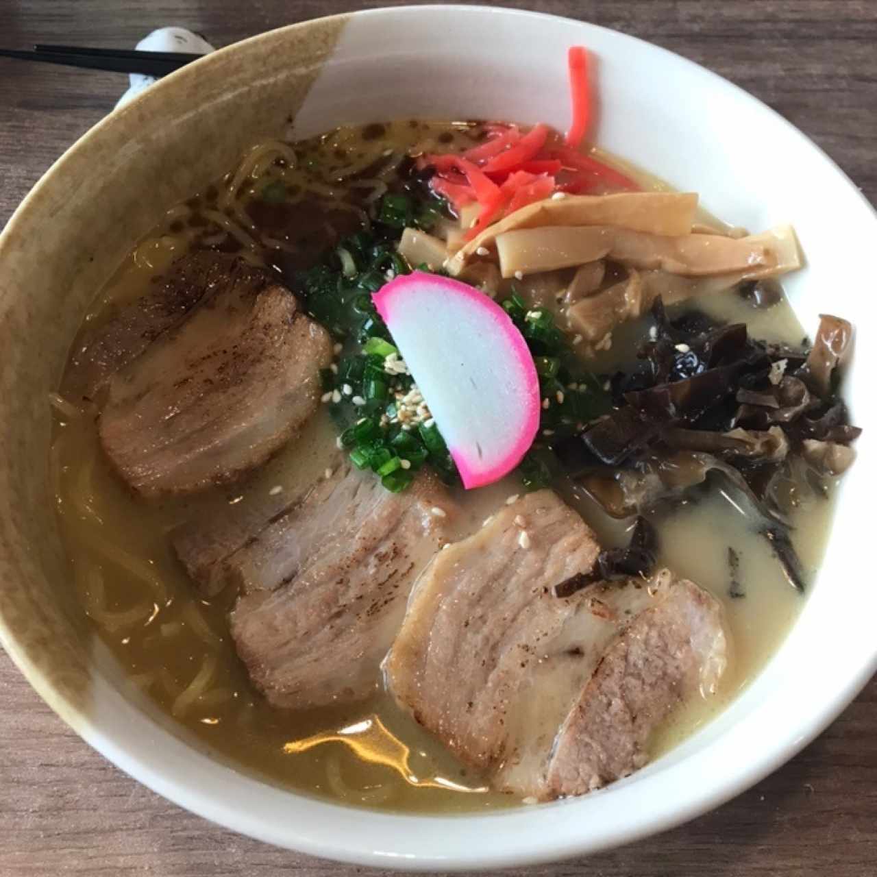 Ramen con base de puerco 