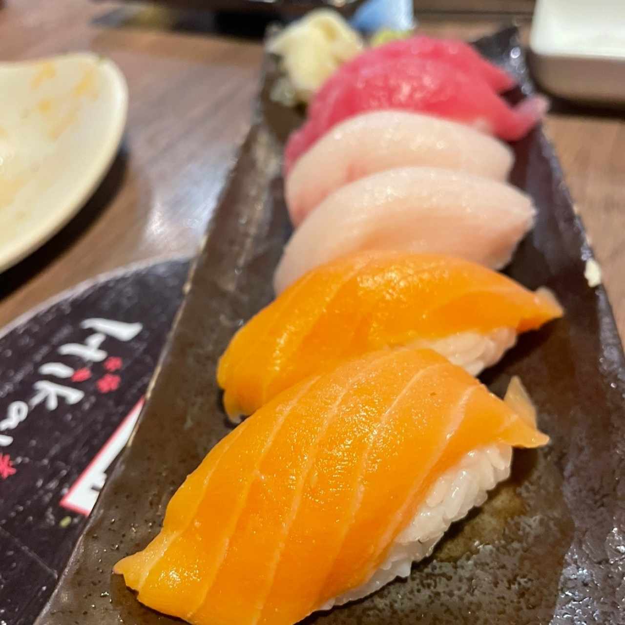 Nigiri sushi - Salmon Hamachi y Tuna