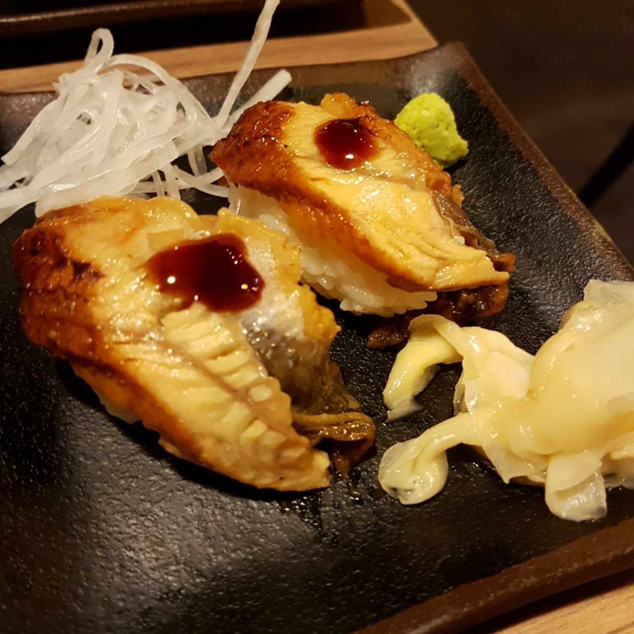 sushi anguila