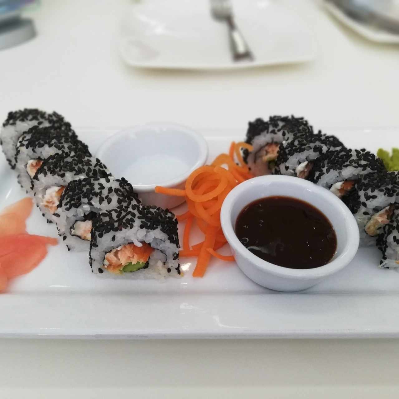 sushi de salmón cocido